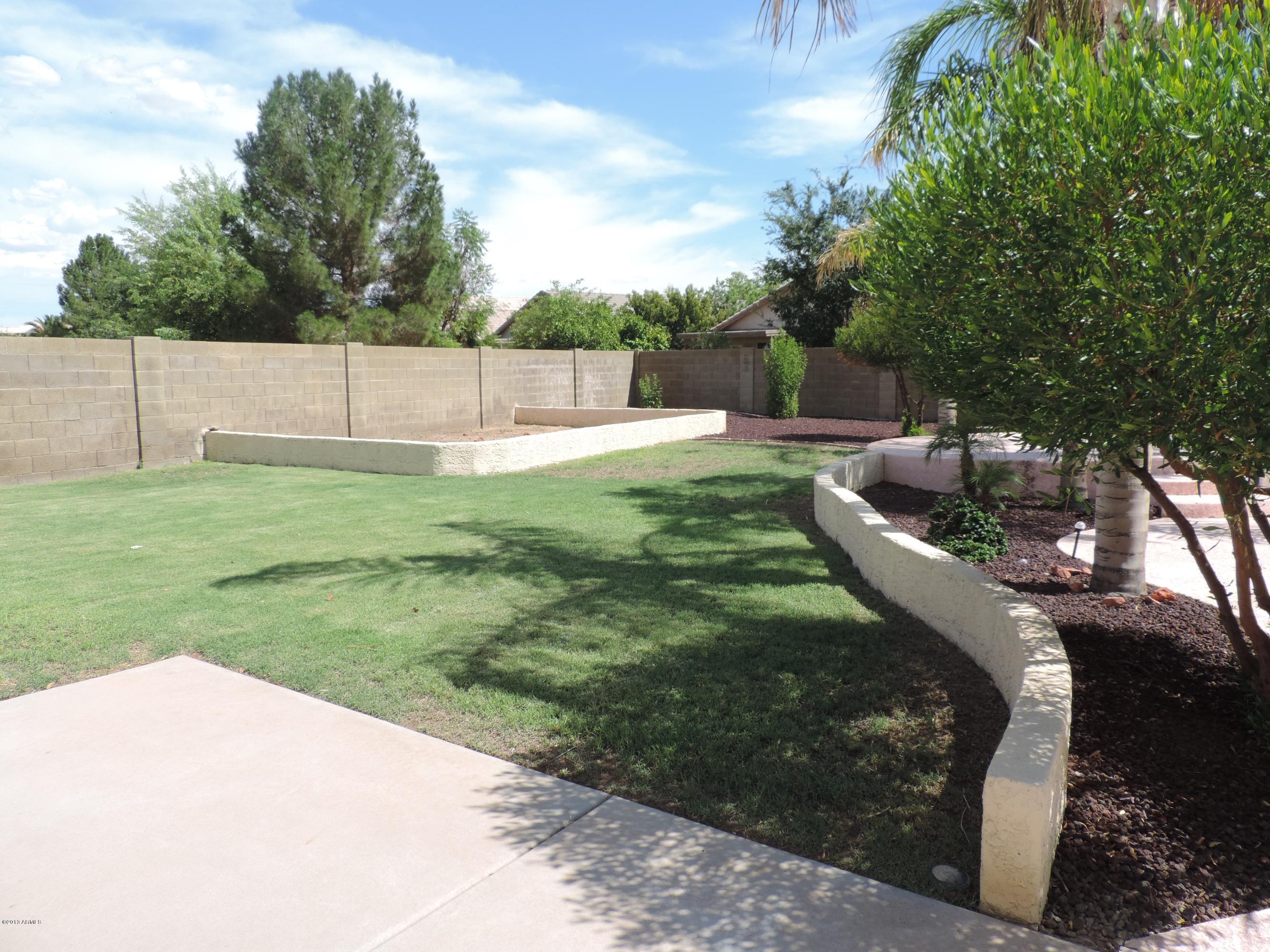 932 North Swallow Lane Gilbert, AZ 85234 - Photo 14 of 21 Huge side yard