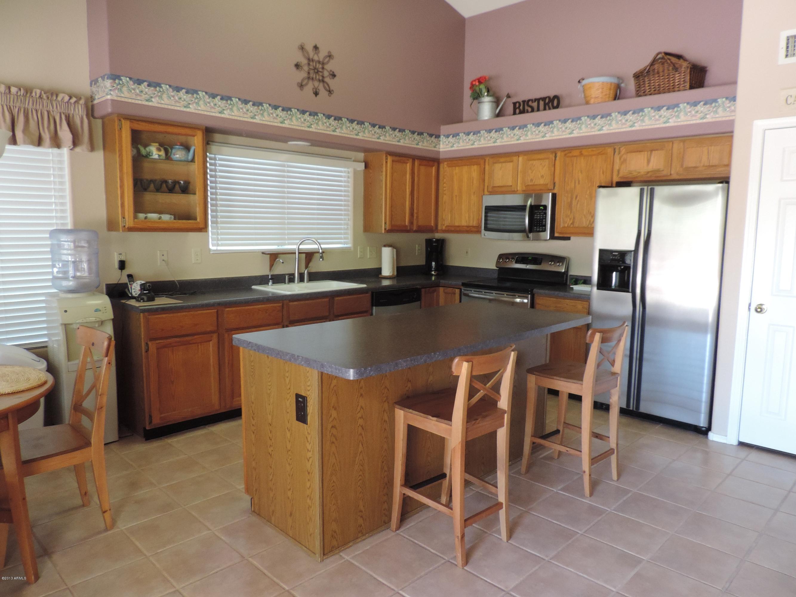 932 North Swallow Lane Gilbert, AZ 85234 - Photo 2 of 21 Spacious open kitchen