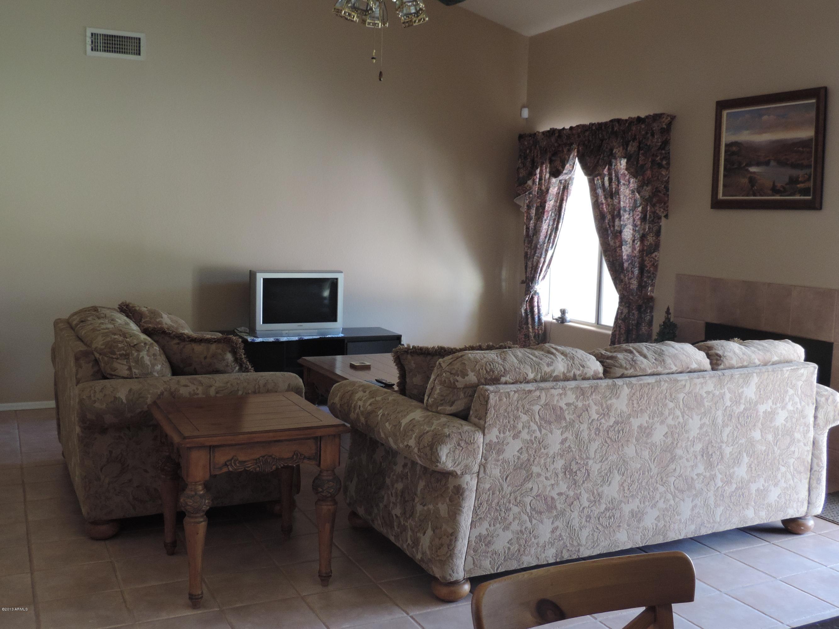 932 North Swallow Lane Gilbert, AZ 85234 - Photo 6 of 21 Family room