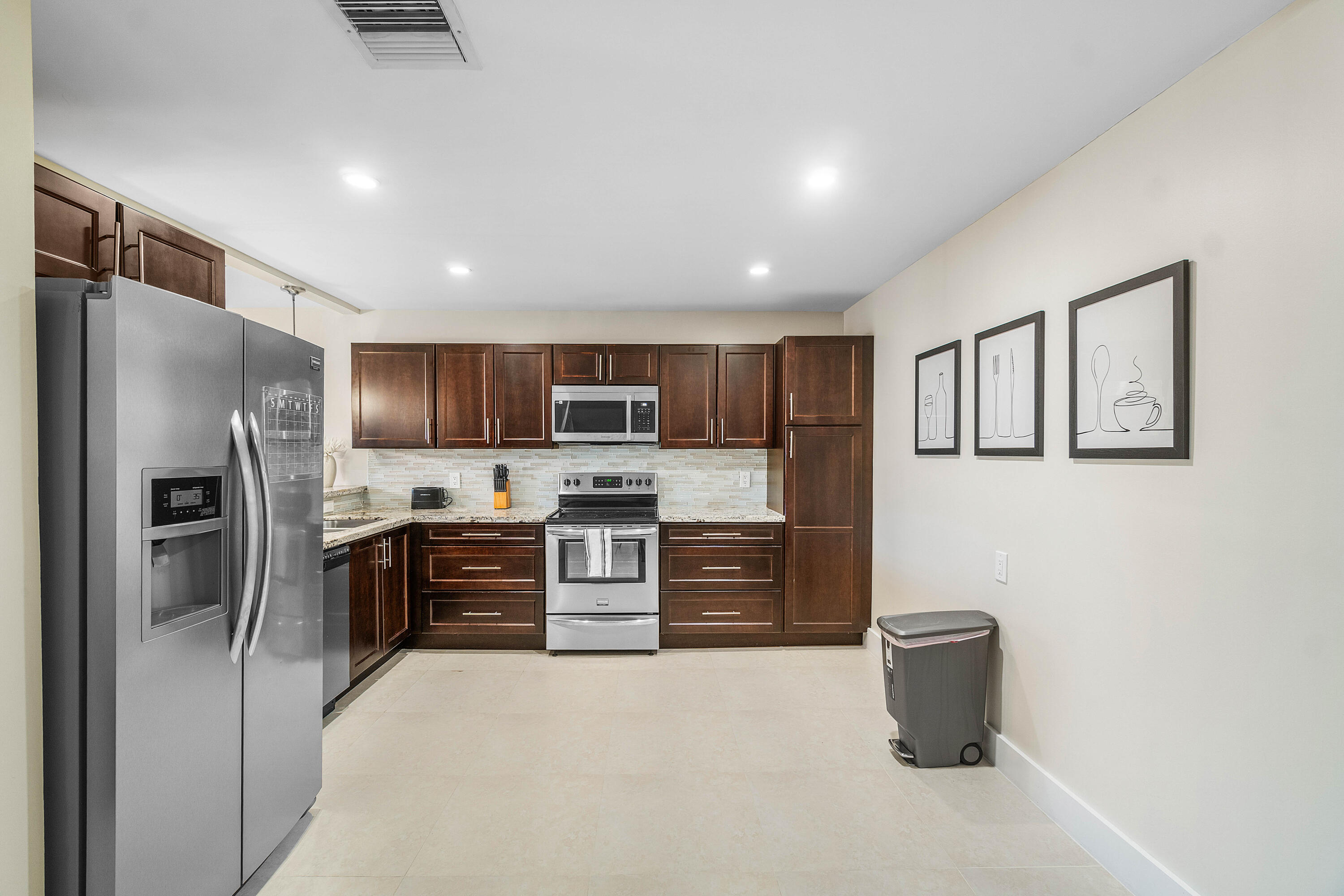 6044 Glendale Drive Boca Raton, FL 33433 - Photo 7 of 20 013-6044GlendaleDrive-BocaRaton-FL-33433