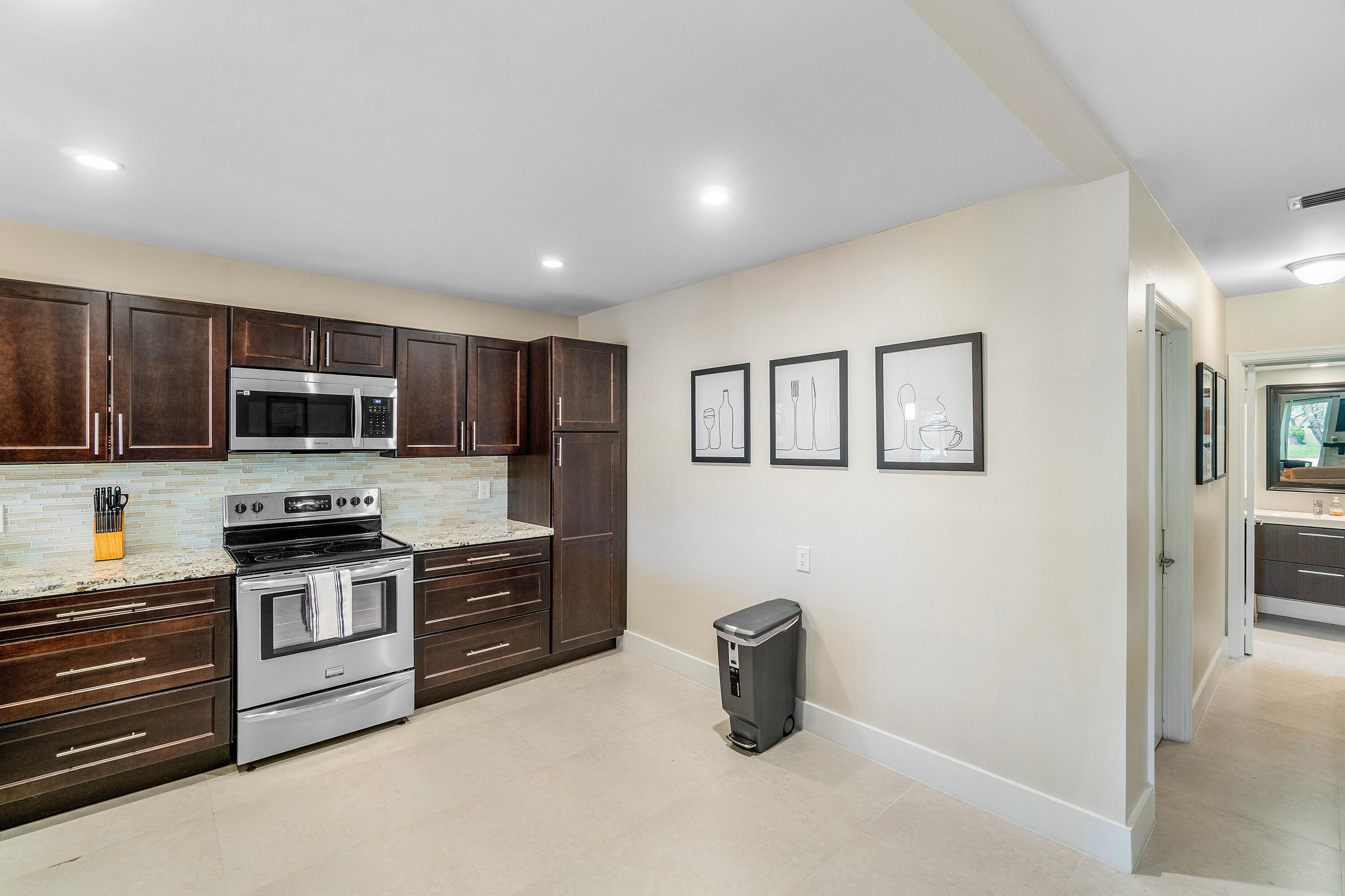 6044 Glendale Drive Boca Raton, FL 33433 - Photo 10 of 20 016-6044GlendaleDrive-BocaRaton-FL-33433