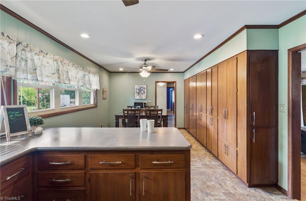 1502 Overbrook Court High Point, NC 27262 - Photo 14 of 28 Gallery Image 14