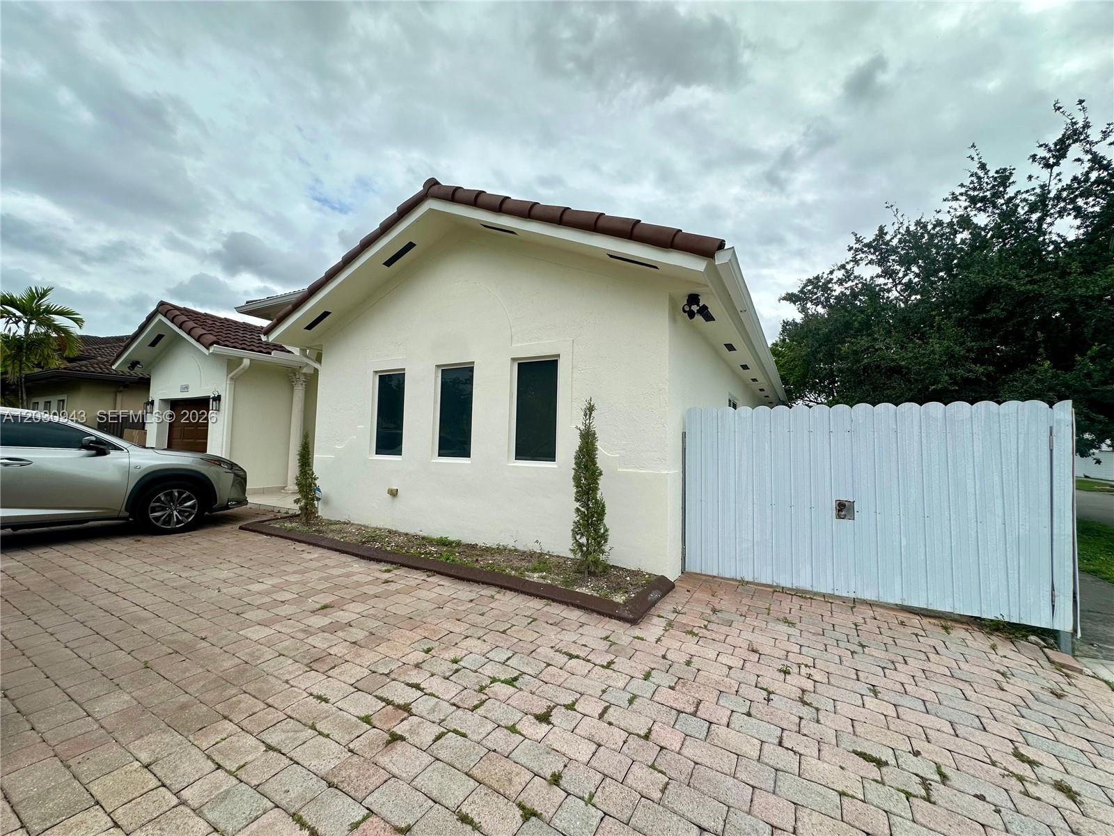 15490 Southwest 10th Street Miami, FL 33194 - Photo 2 of 34
