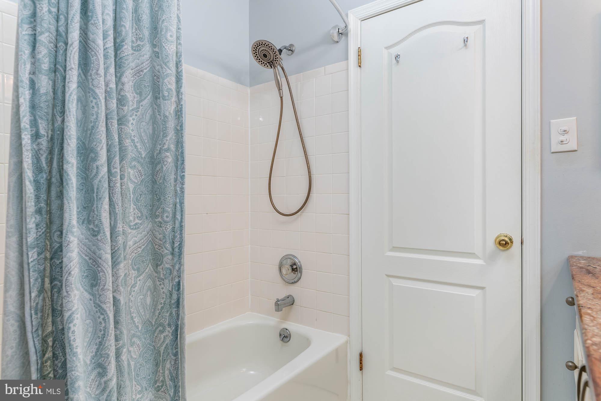 261 Valley Forge Lookout Place Wayne, PA 19087 - Photo 31 of 37 Hall bathroom w/ shower/tub combo