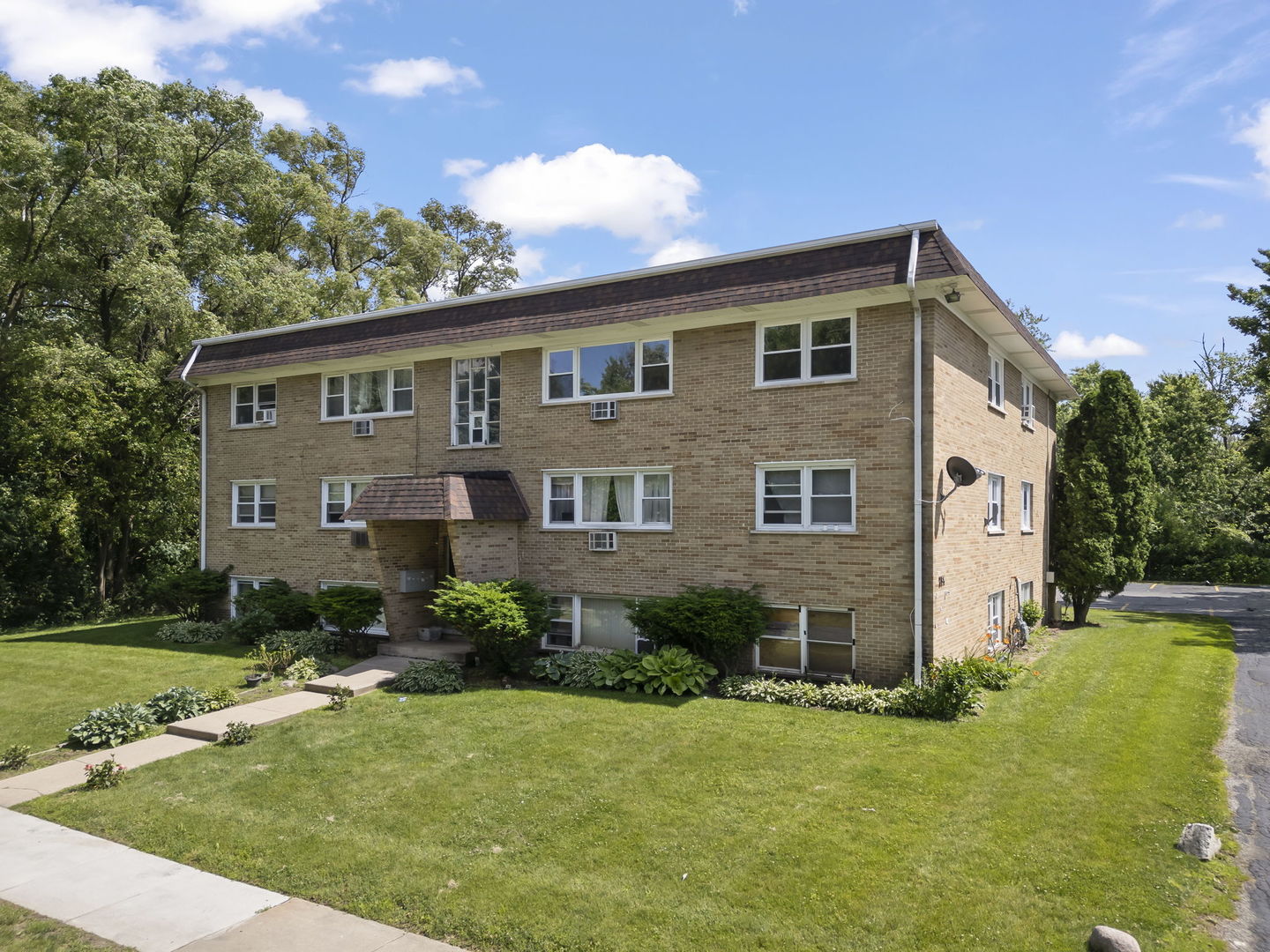 255 East Oak Street, Unit 12 Addison, IL 60101 - Photo 2 of 20
