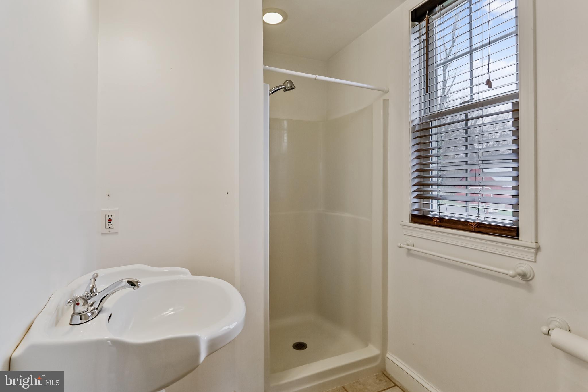 27110 Purdum Road Damascus, MD 20872 - Photo 19 of 57 Main Level Full Bath