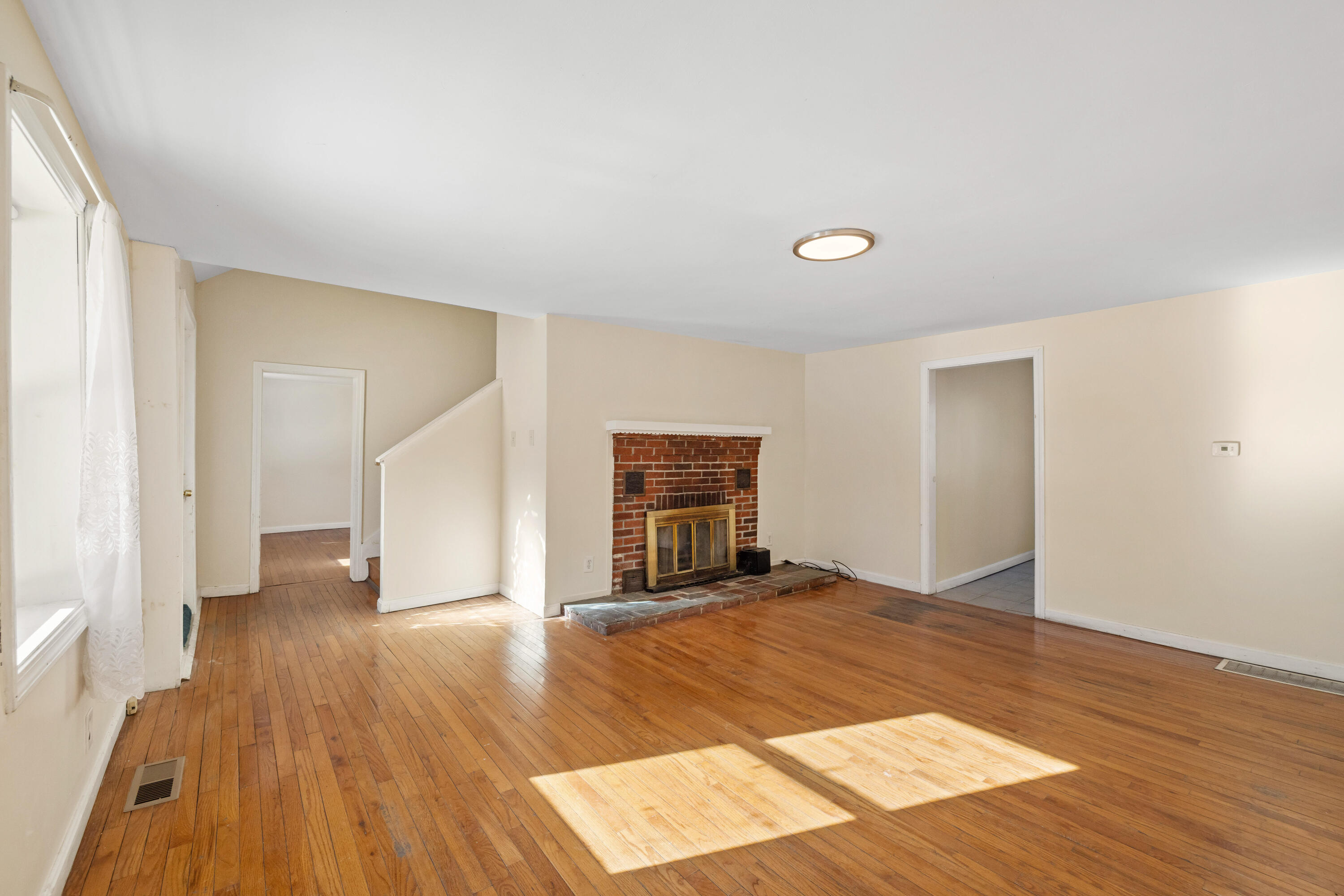 70 Airport Road Sanford, ME 04073 - Photo 11 of 40 Living room