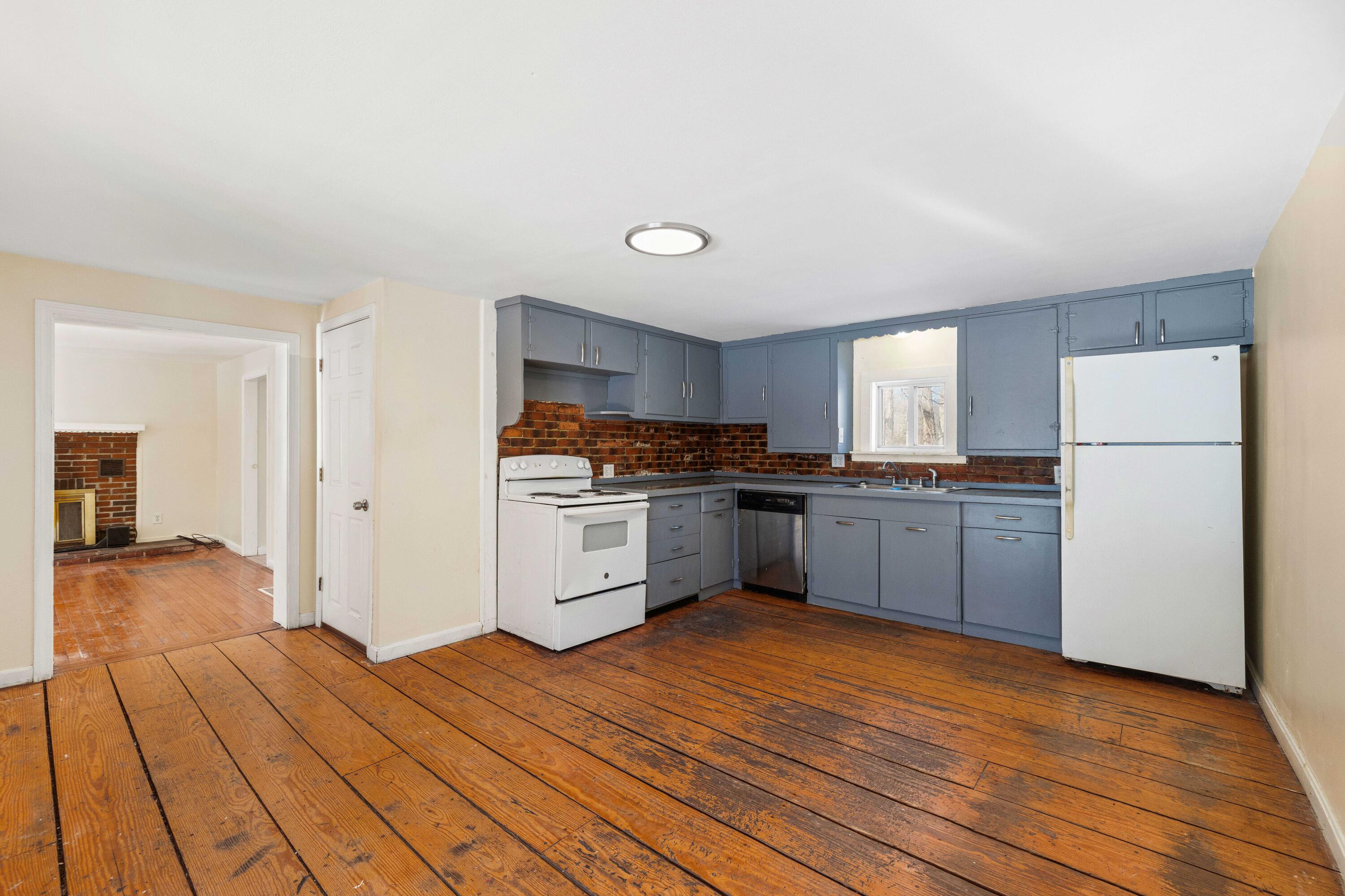 70 Airport Road Sanford, ME 04073 - Photo 21 of 40 Eat-in Kitchen