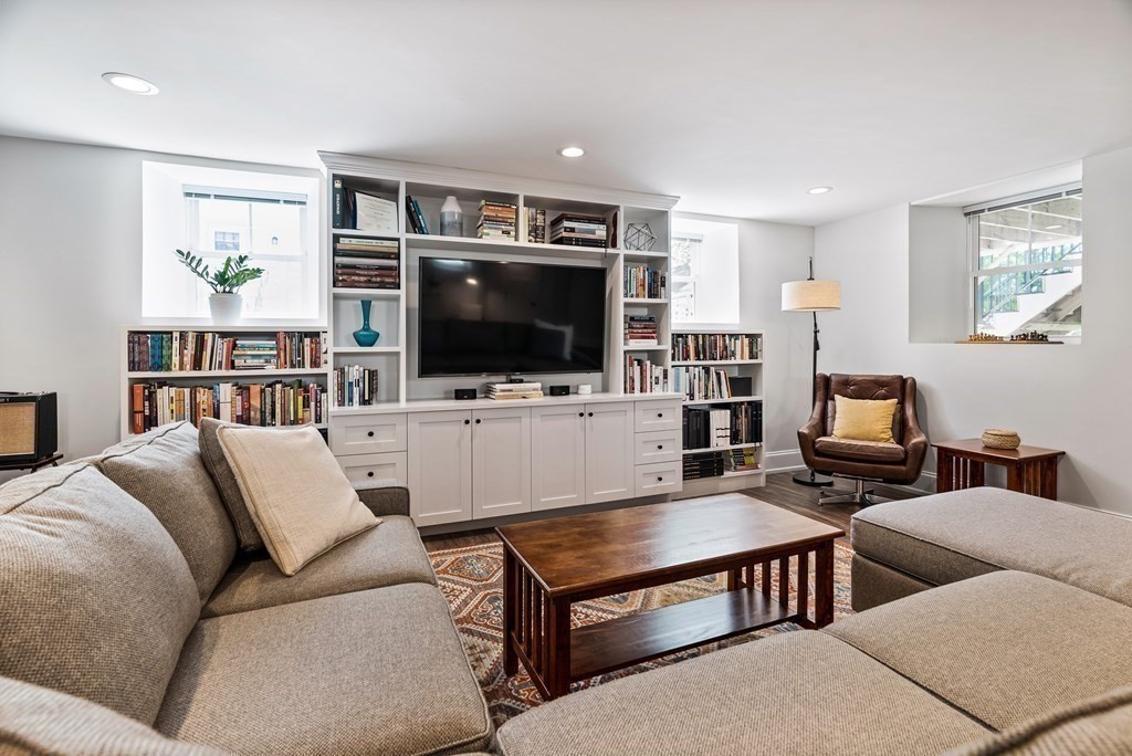 72-74 Manthorne Road, Unit 72 Boston, MA 02132 - Photo 26 of 37 Gallery Image 26