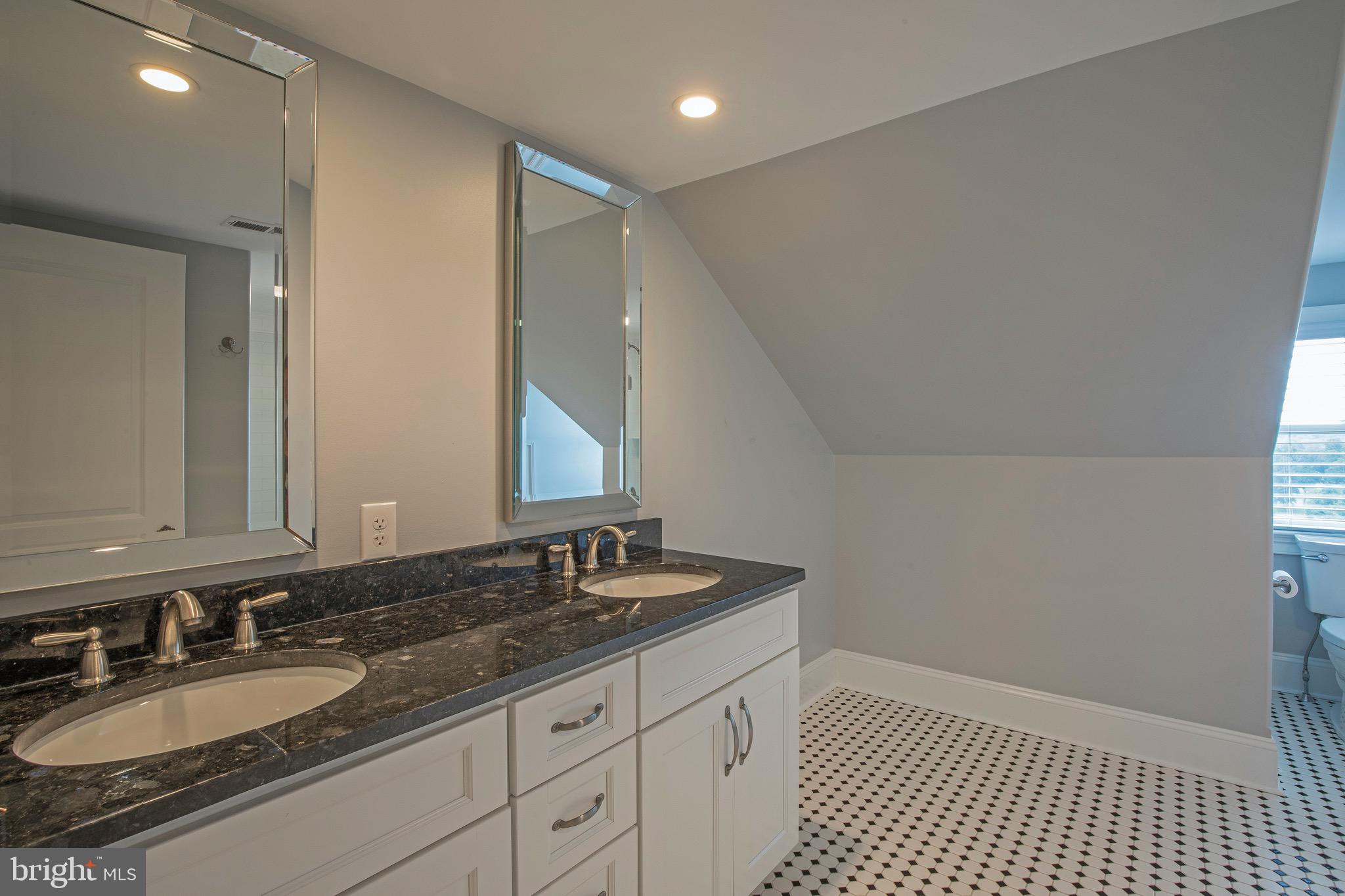 31 Golfview Road Doylestown, PA 18901 - Photo 41 of 56 3rd level shared bath front views