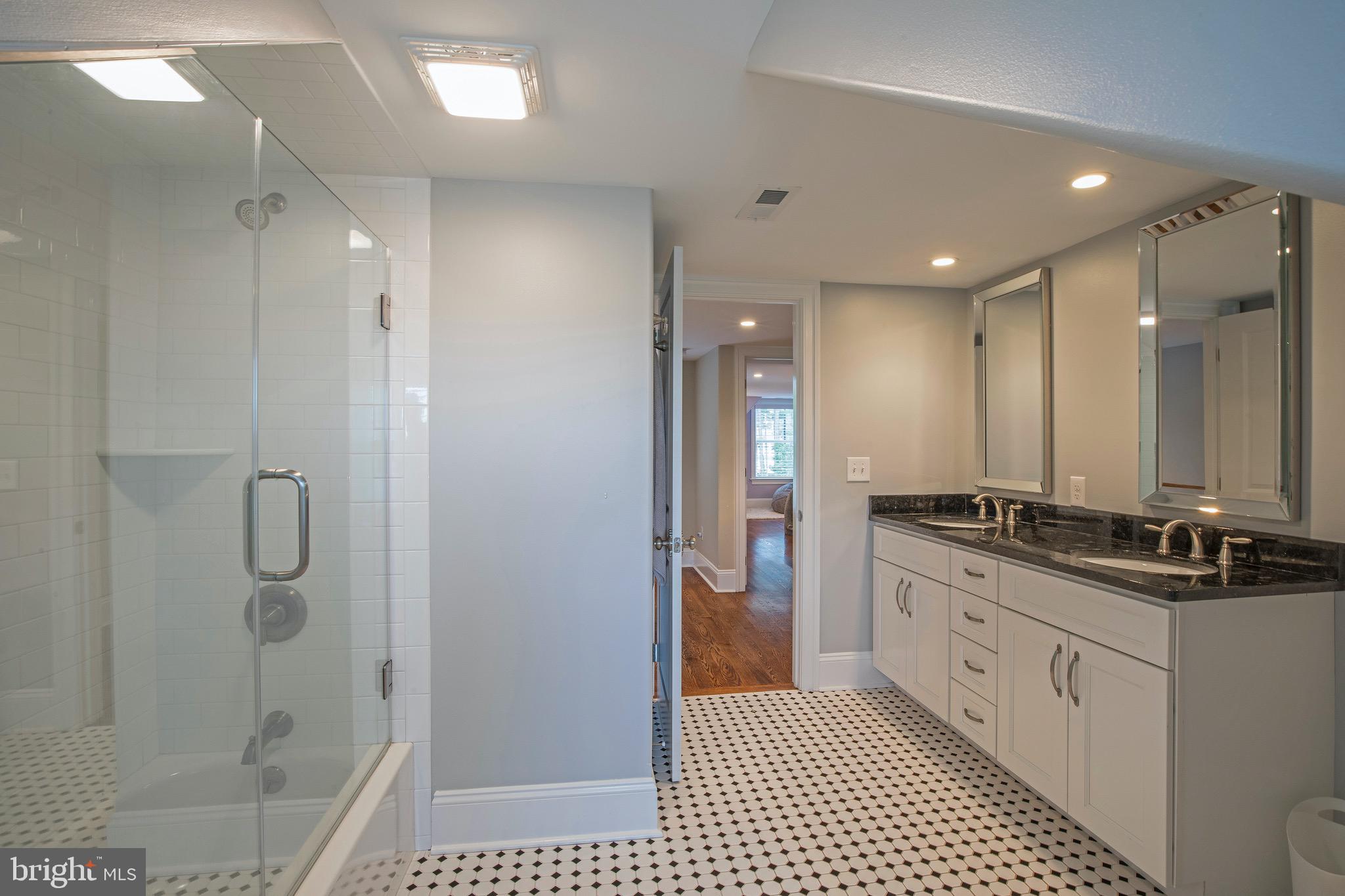 31 Golfview Road Doylestown, PA 18901 - Photo 42 of 56 3rd floor shared bath