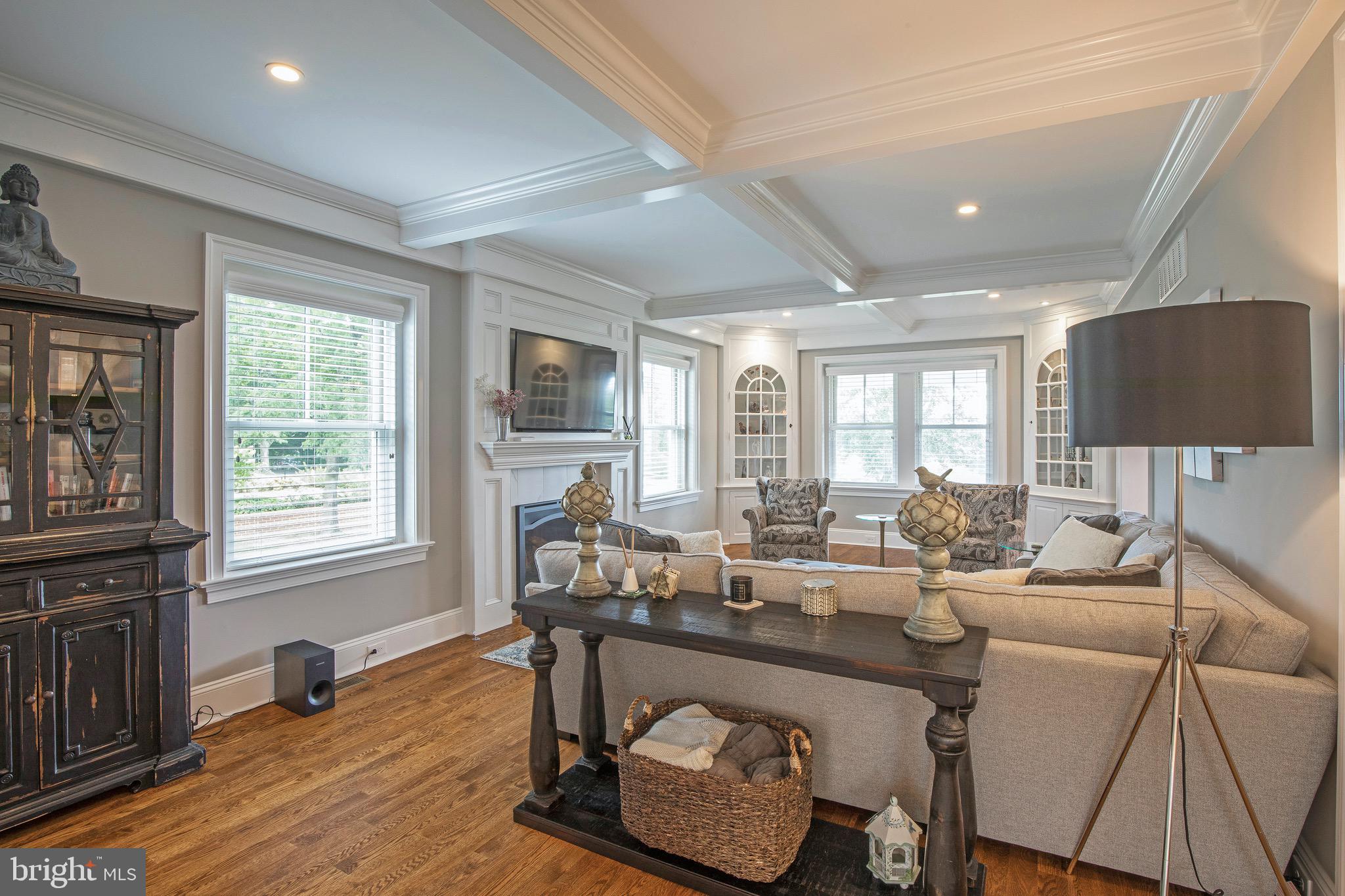 31 Golfview Road Doylestown, PA 18901 - Photo 10 of 56 cozy yet spacious living room