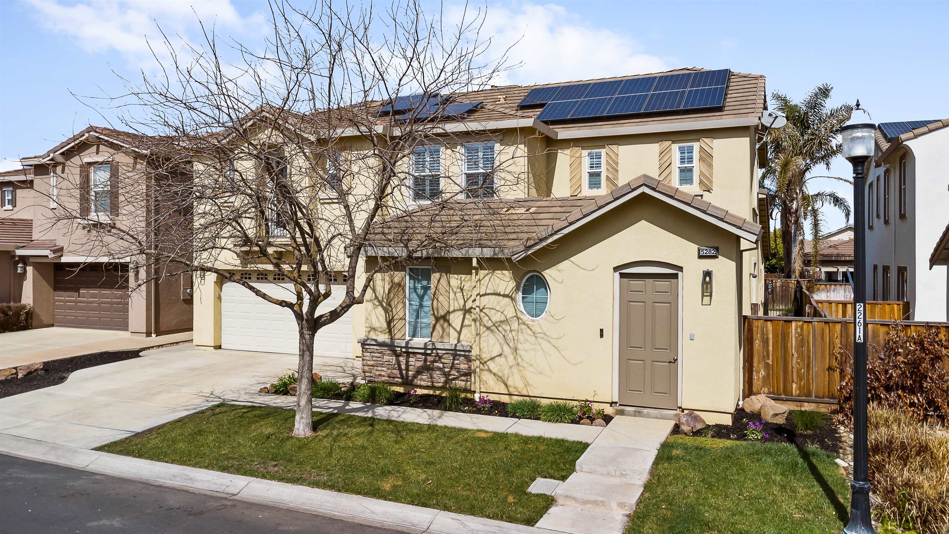 5282 Fern Ridge Circle Discovery Bay, CA 94505 - Photo 5 of 41 a front view of a house with a yard