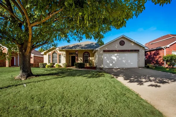 $2,800 | 2732 Excalibur Drive, Grand Prairie, TX 75052