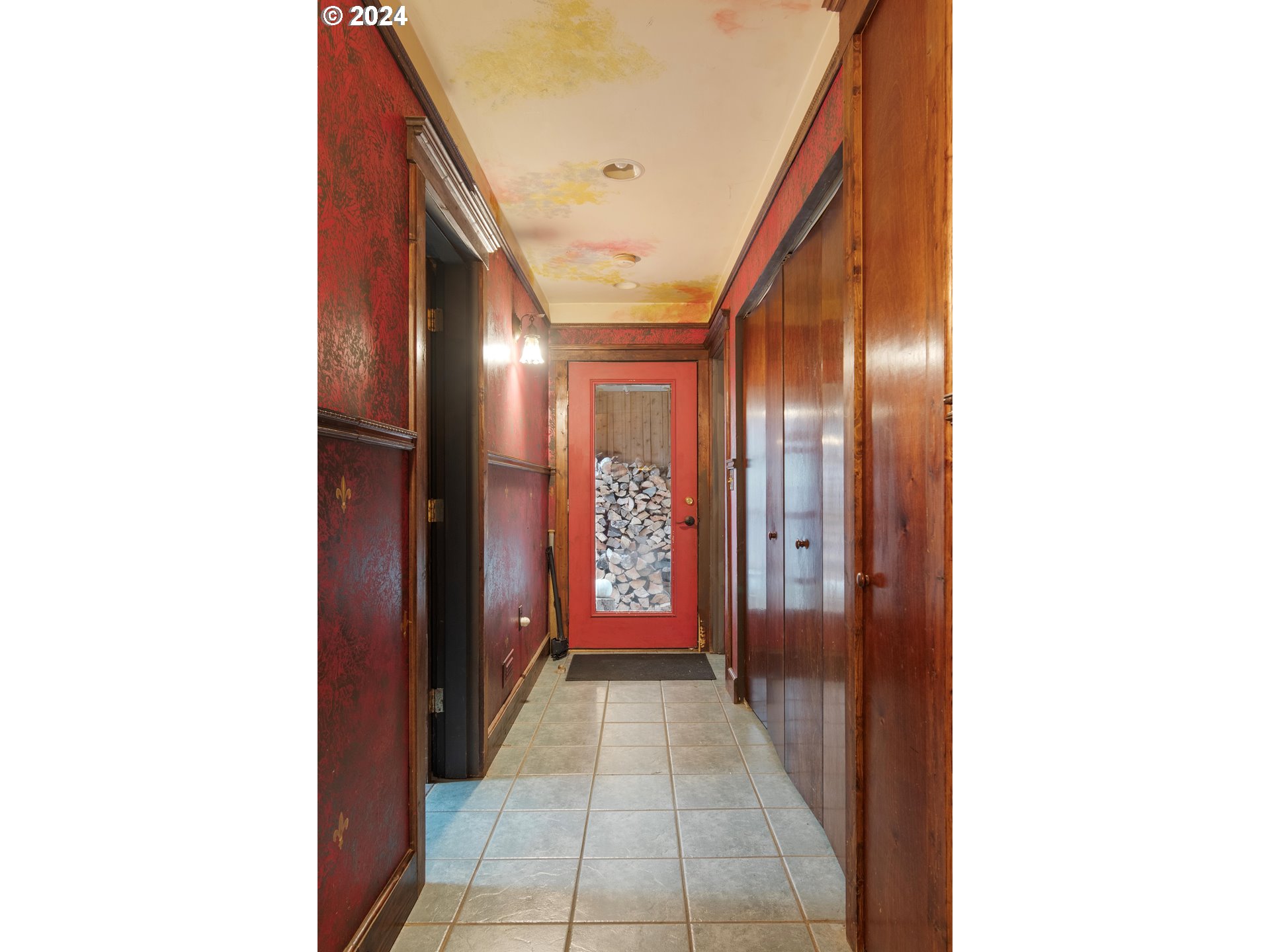 70601 Lentz Road Rainier, OR 97048 - Photo 4 of 34 Hallway