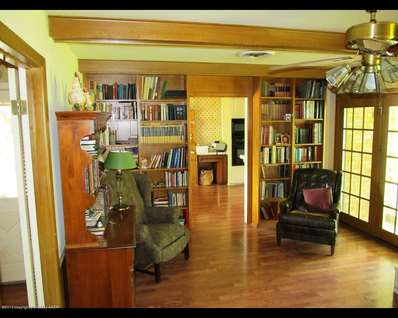 6707 Elmhurst Road Amarillo, TX 79106 - Photo 5 of 21 a living room with furniture