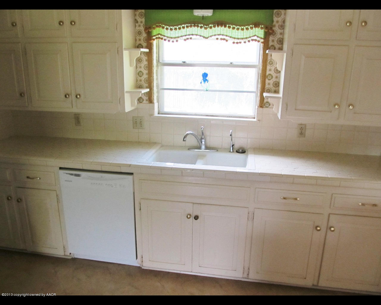 6707 Elmhurst Road Amarillo, TX 79106 - Photo 8 of 21 a bathroom with a sink and a mirror
