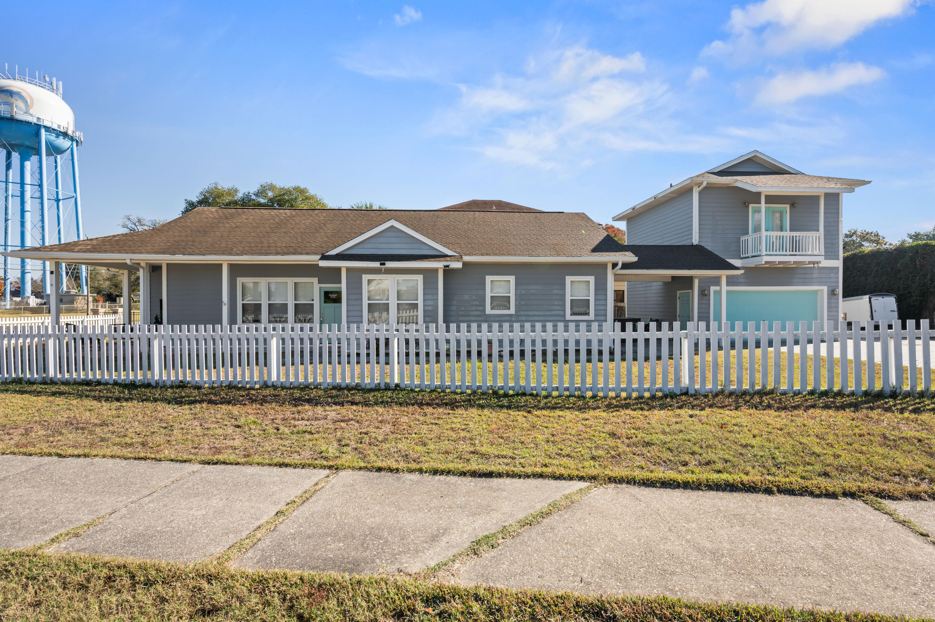 722 Kelly Street Destin, FL 32541 - Photo 3 of 54 a front view of a house with a porch