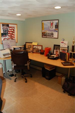 7 Glendale Road Marblehead, MA 01945 - Photo 13 of 15 a living room with furniture and a air conditioner vent