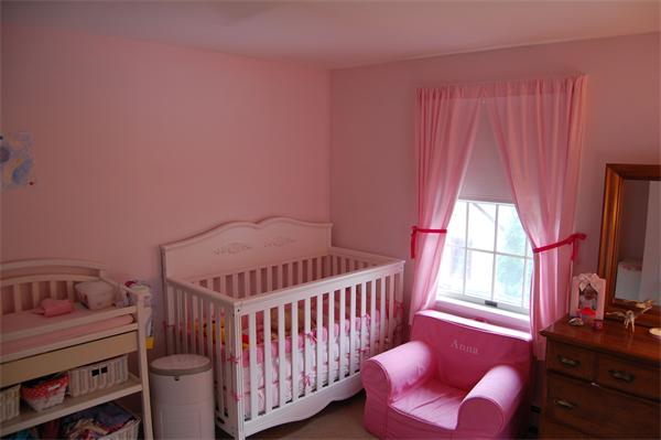 7 Glendale Road Marblehead, MA 01945 - Photo 8 of 15 a bedroom with a bed and a window