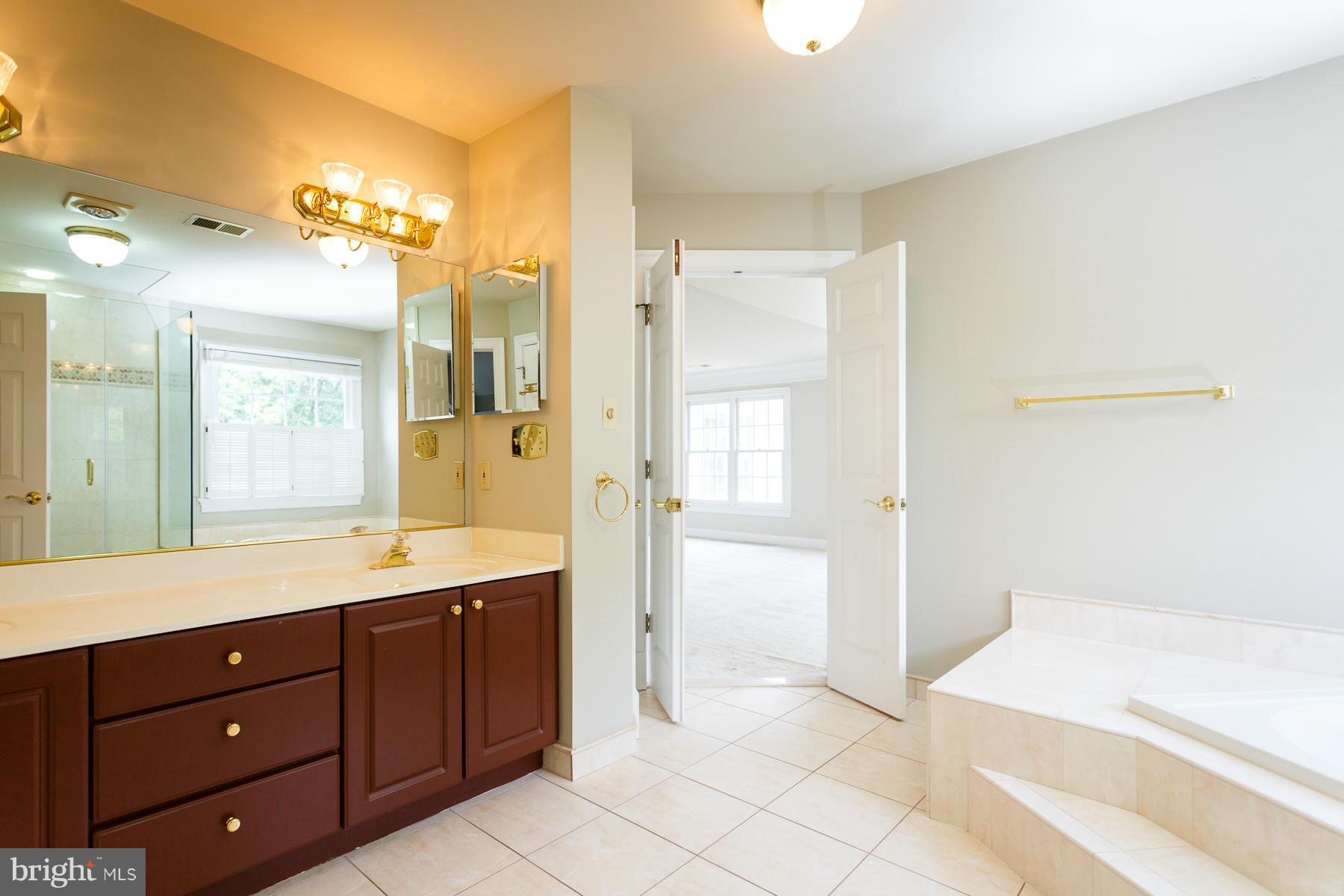 10120 Lawyers Road Vienna, VA 22181 - Photo 21 of 30 Bath (Master)