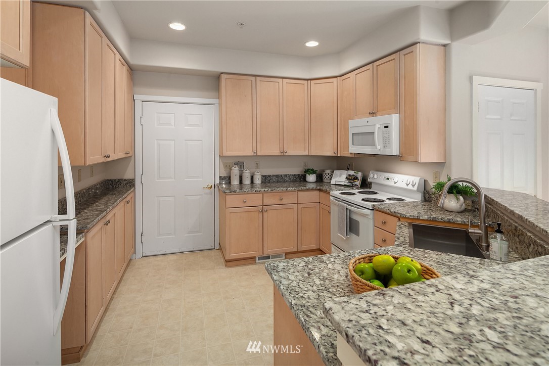 4319 Northeast 5th Court Renton, WA 98059 - Photo 14 of 22