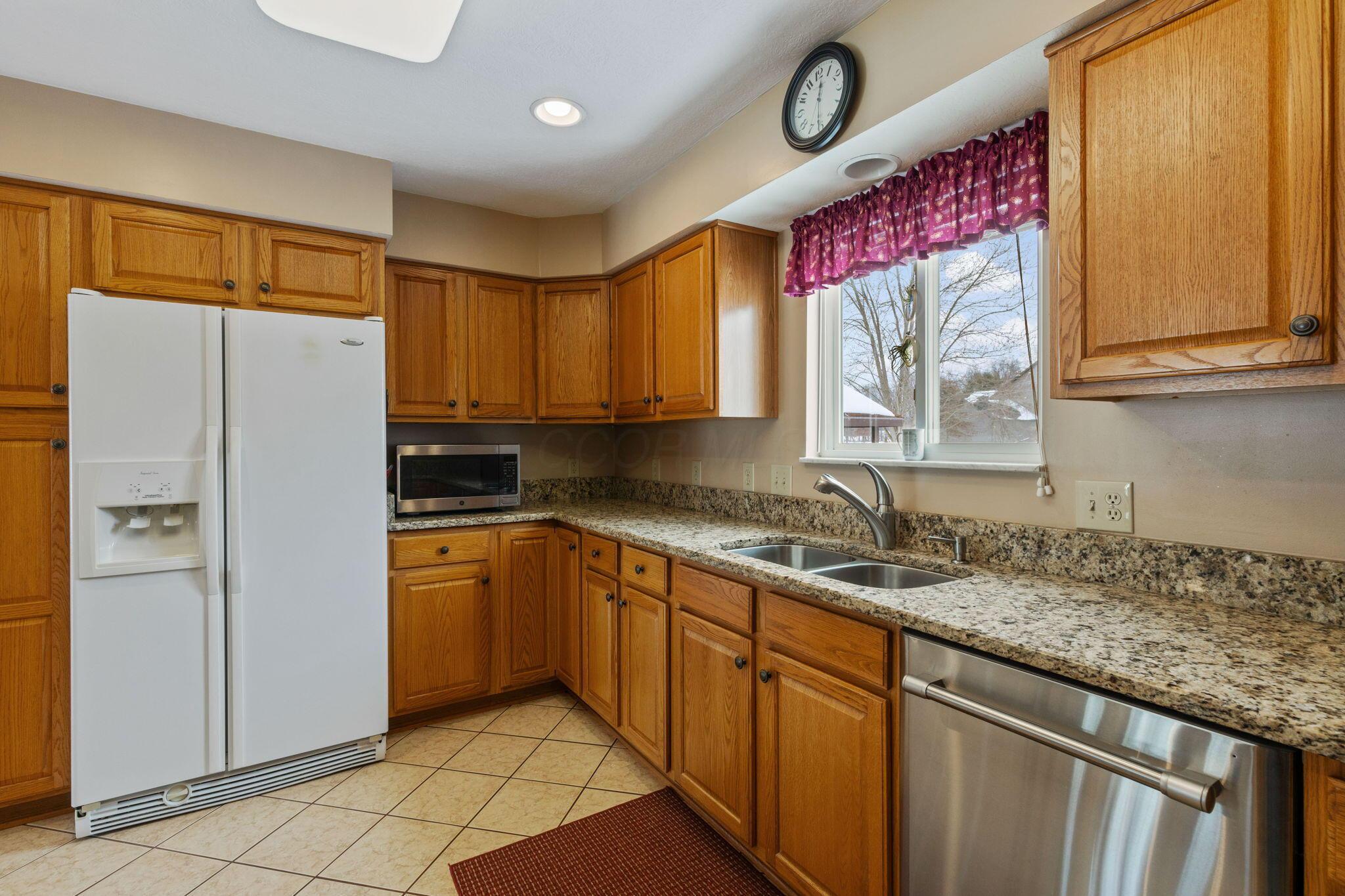 9904 Basil Road Northwest Baltimore, OH 43105 - Photo 11 of 66 Eat-in Kitchen - 9904 Basil Road NW, Baltimore, OH 43105