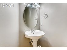 13680 Southwest Mapleview Lane Tigard, OR 97224 - Photo 13 of 28 Gallery Image 13