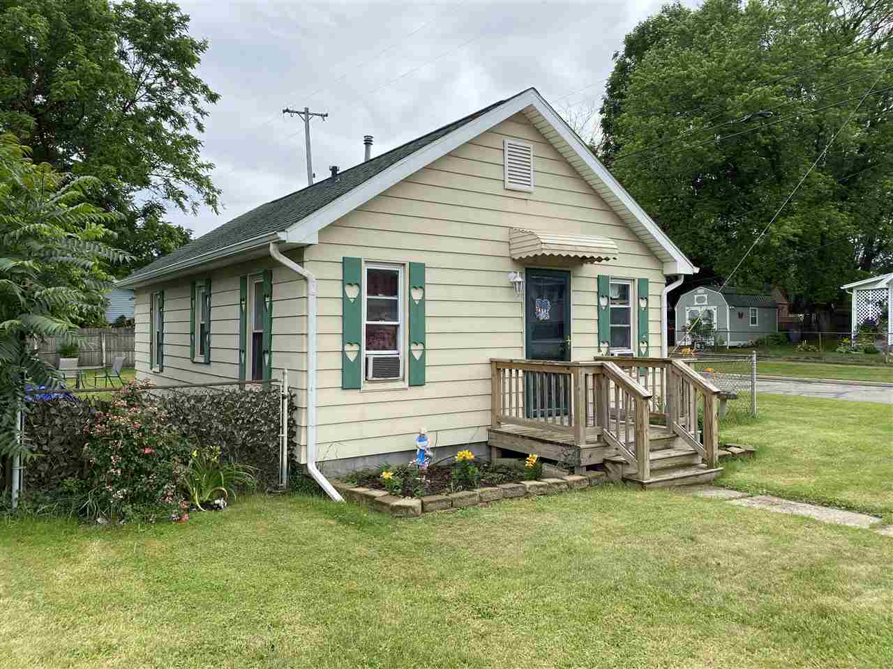 2186 East Bristol Road Burton, MI 48529 - Photo 1 of 11 50047361.JPG