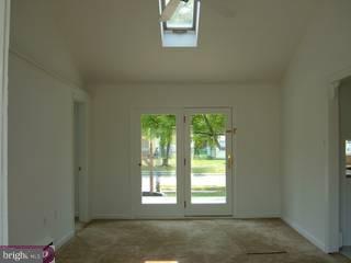 115 Border Rock Road Levittown, PA 19057 - Photo 3 of 6 Gallery Image 3