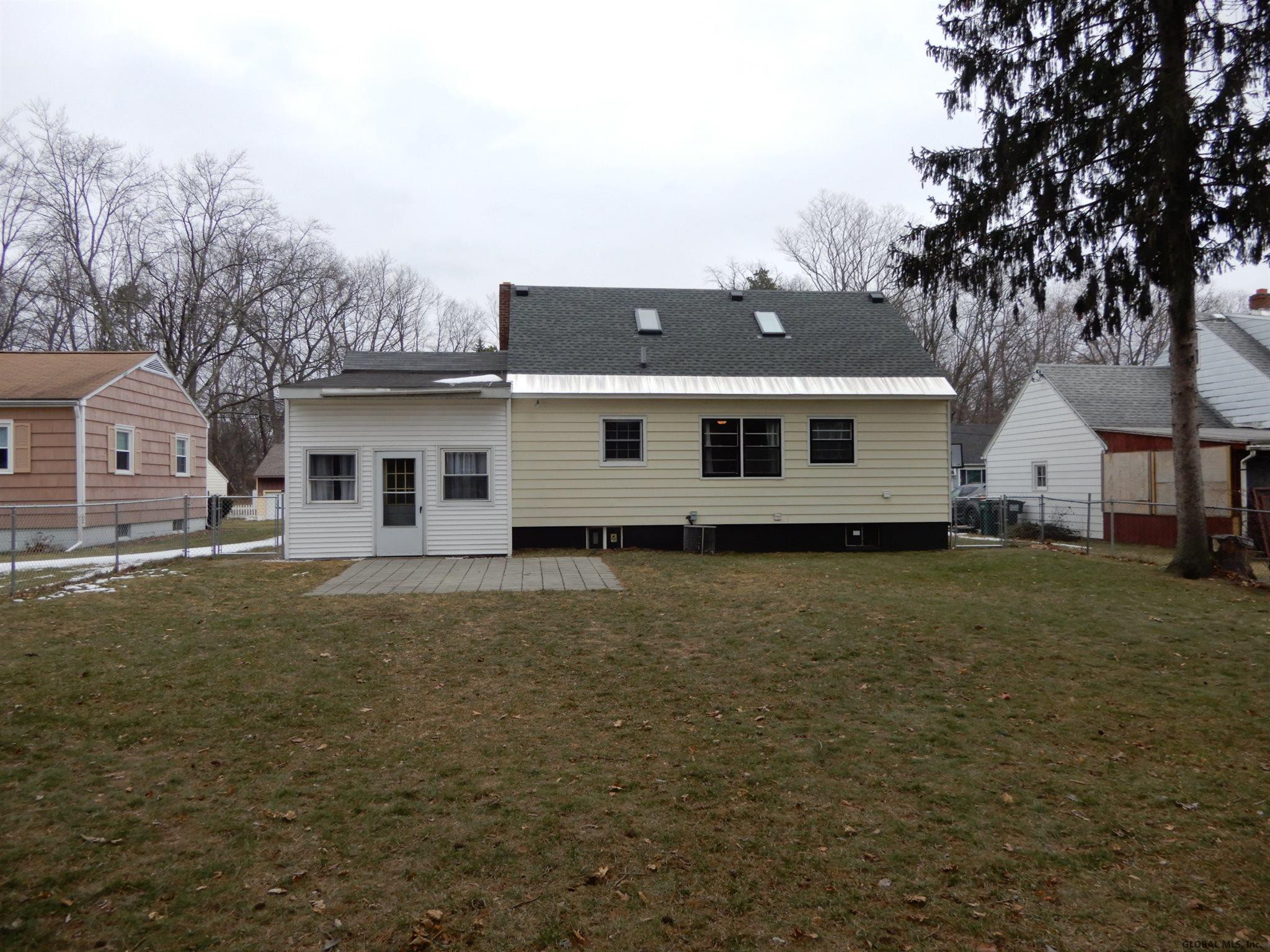 314 Howell Street Schenectady, NY 12303 - Photo 18 of 19 Photo 18