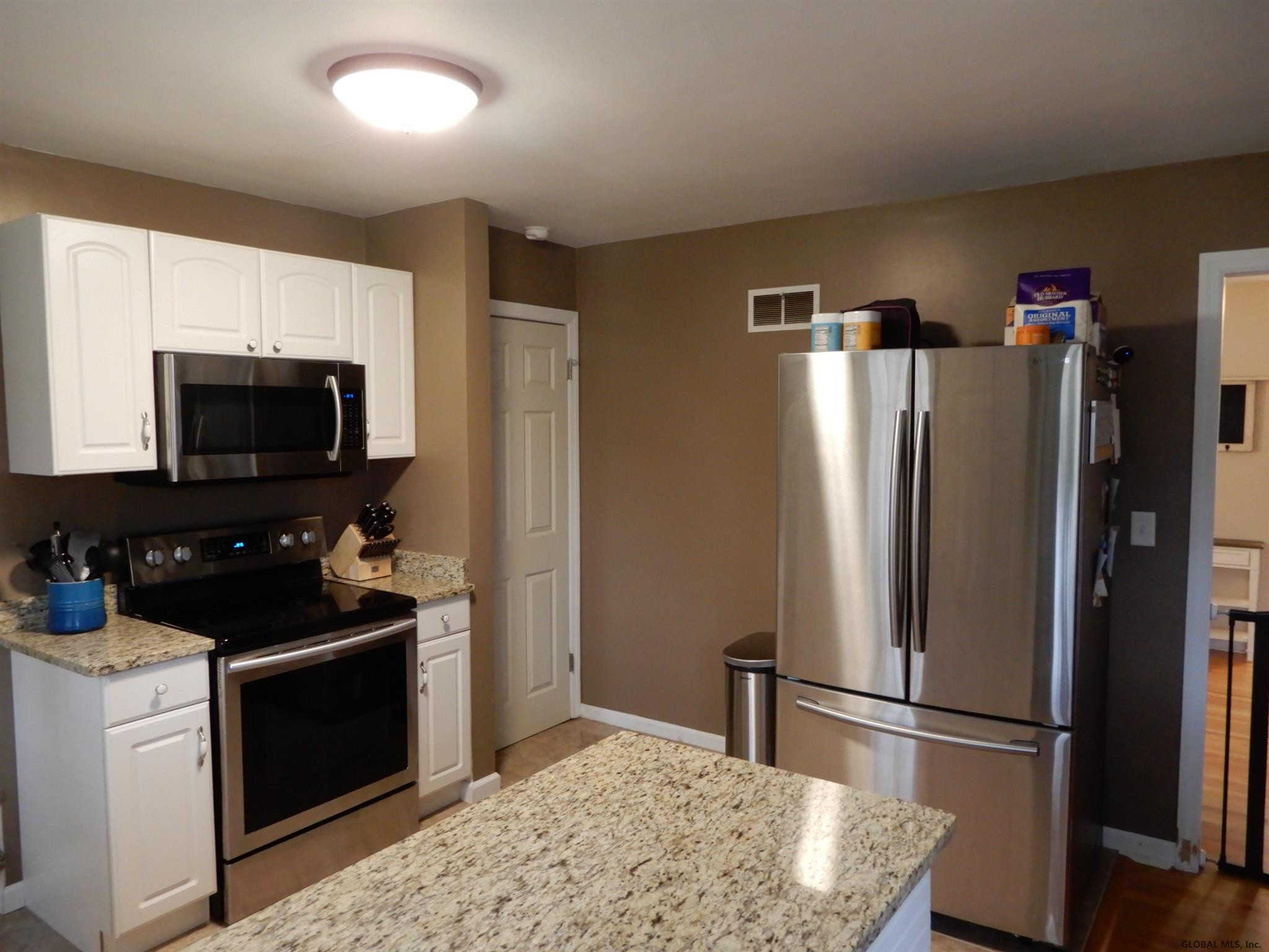314 Howell Street Schenectady, NY 12303 - Photo 5 of 19 Photo 5