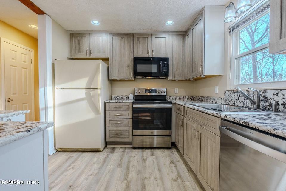 205 Blue Ridge Lane Seymour, TN 37865 - Photo 5 of 46 20260107000736003606000000-o