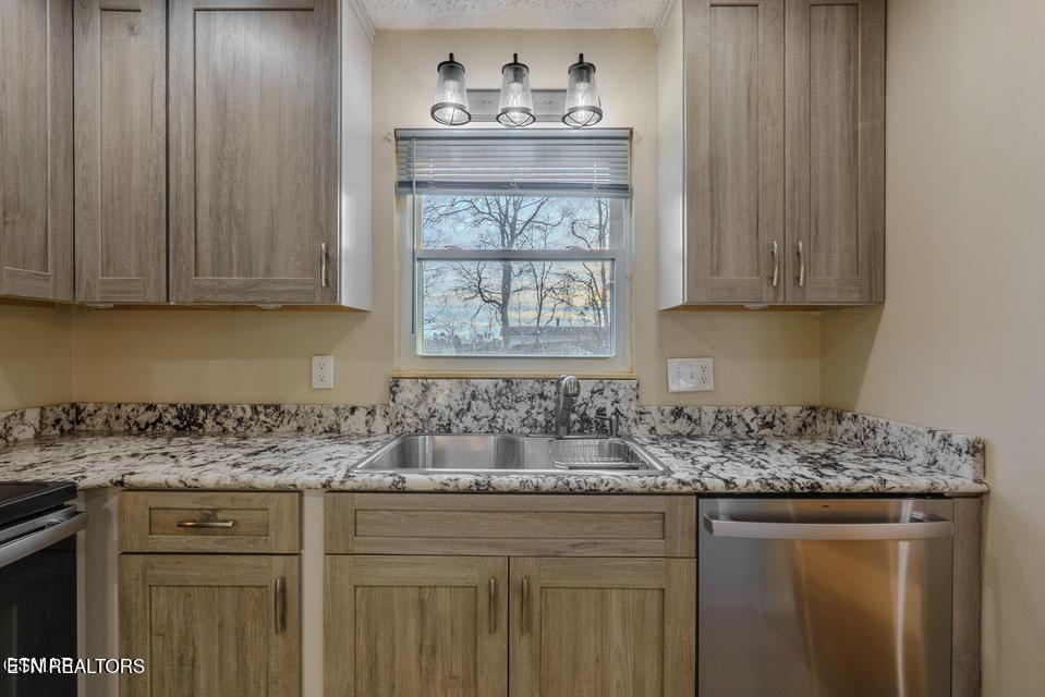 205 Blue Ridge Lane Seymour, TN 37865 - Photo 7 of 46 20260107000816817012000000-o
