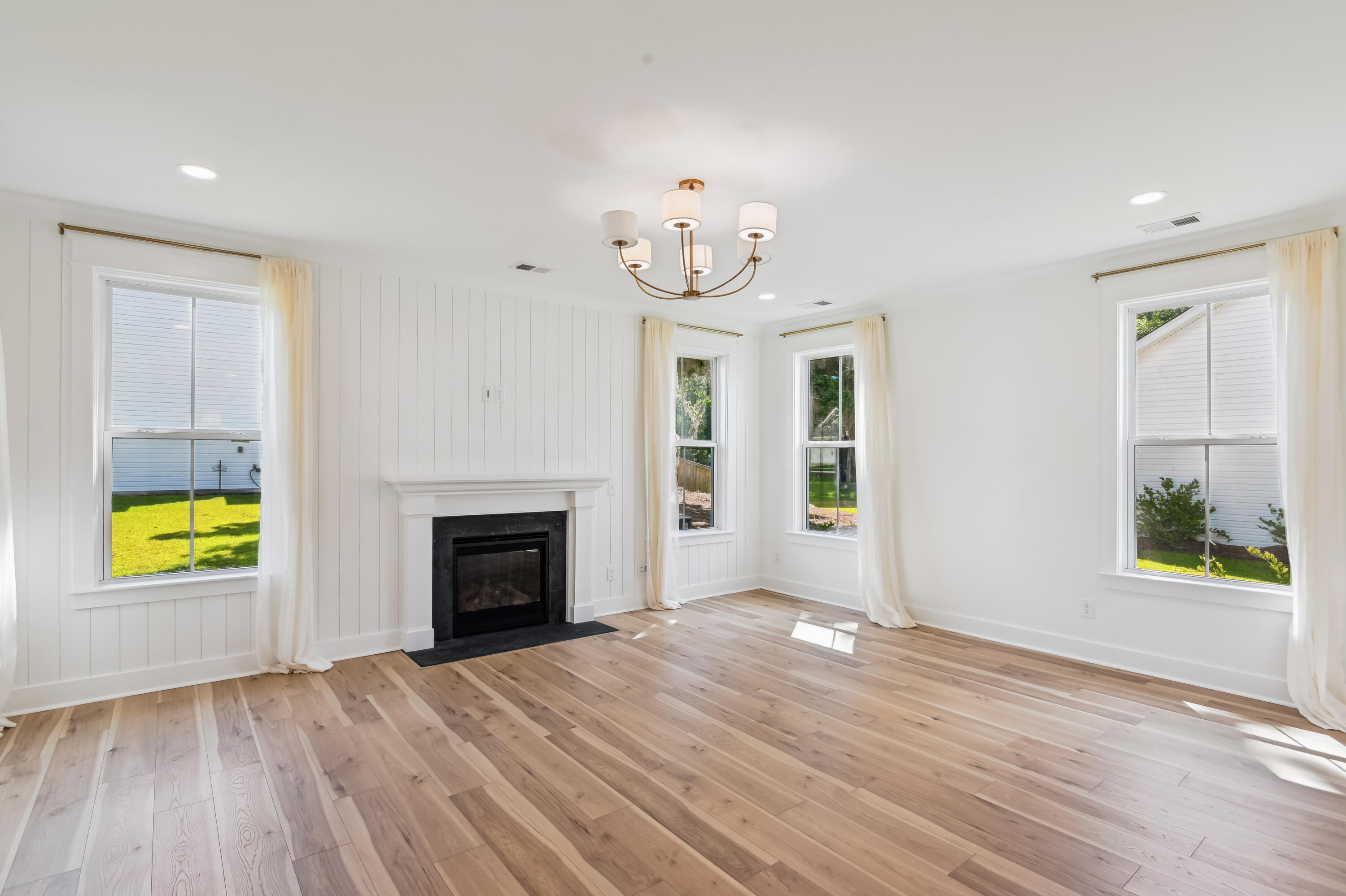 3802 Grateful Road North Charleston, SC 29420 - Photo 11 of 38 interiors-living_room-dsc5006