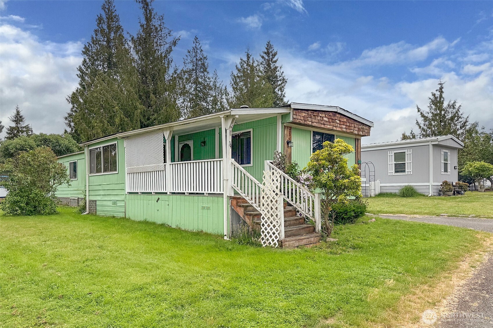 a view of a house with a backyard