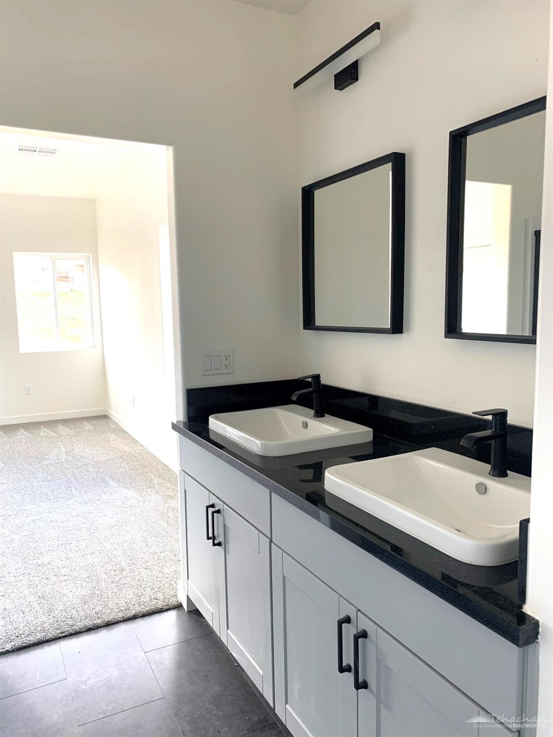 20901 Quail Springs Road Tehachapi, CA 93561 - Photo 14 of 28 Master dual sinks