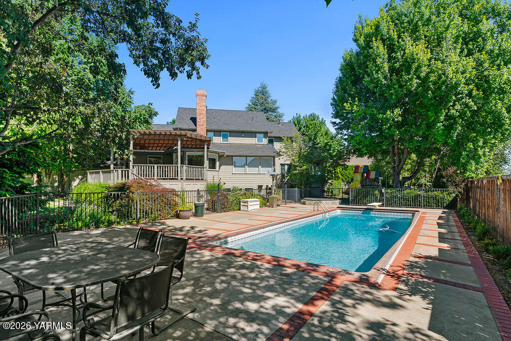 6810 Ravens Gate Way Yakima, WA 98908 - Photo 38 of 45 a view of a swimming pool with lounge chairs
