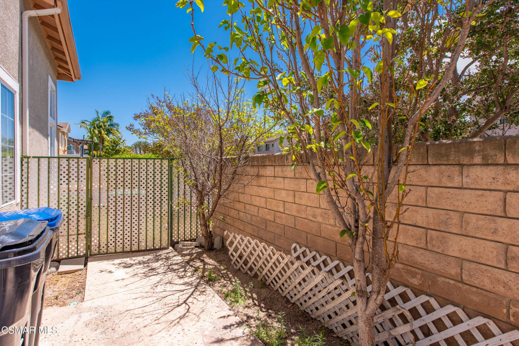1809 Maybrook Way Simi Valley, CA 93065 - Photo 33 of 40