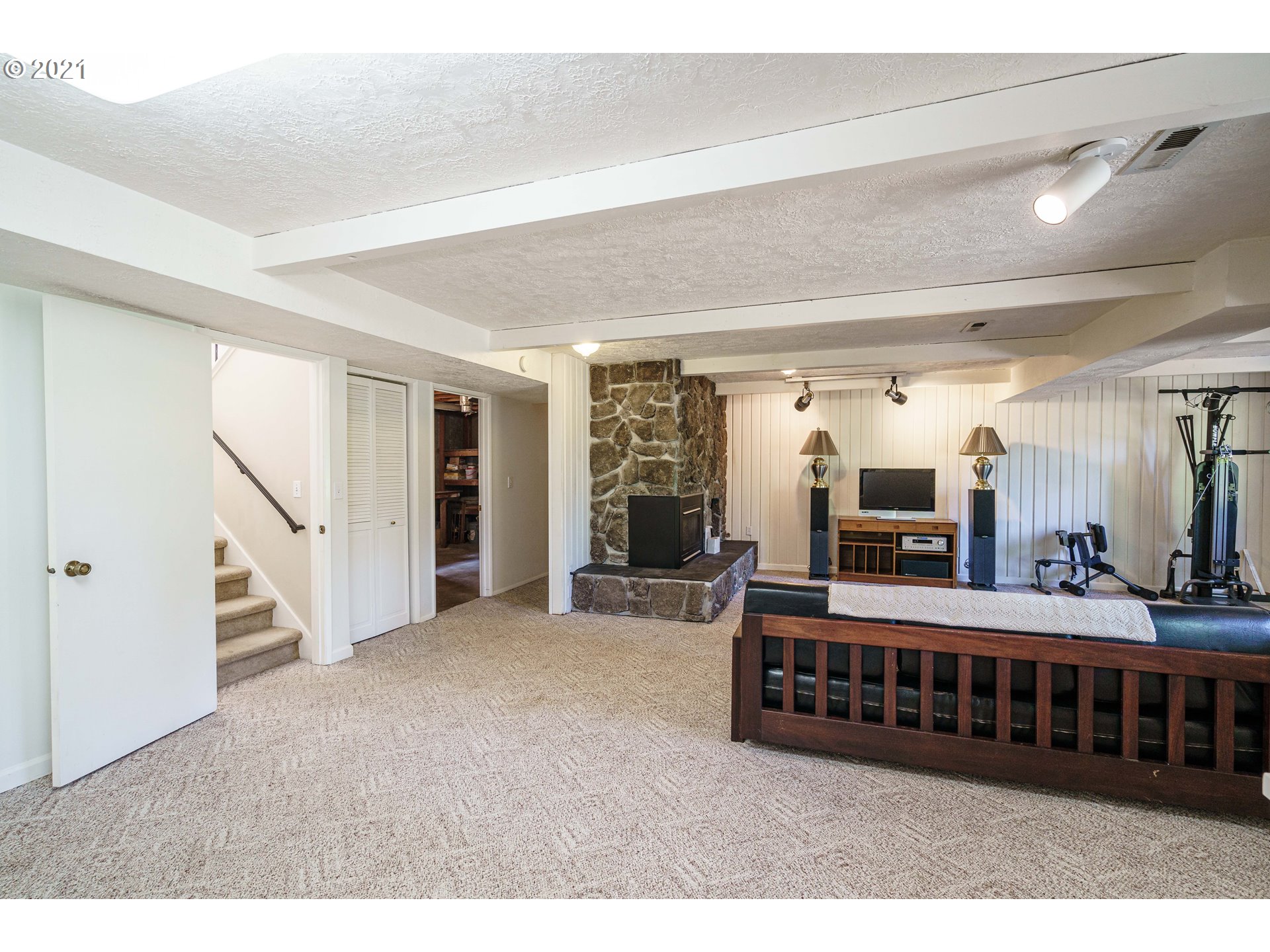 13975 Southwest Hargis Road Beaverton, OR 97008 - Photo 22 of 32 Gallery Image 22