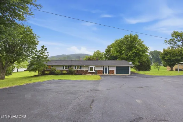 $699,000 | 102 Coffey Circle, Rockwood, TN 37854