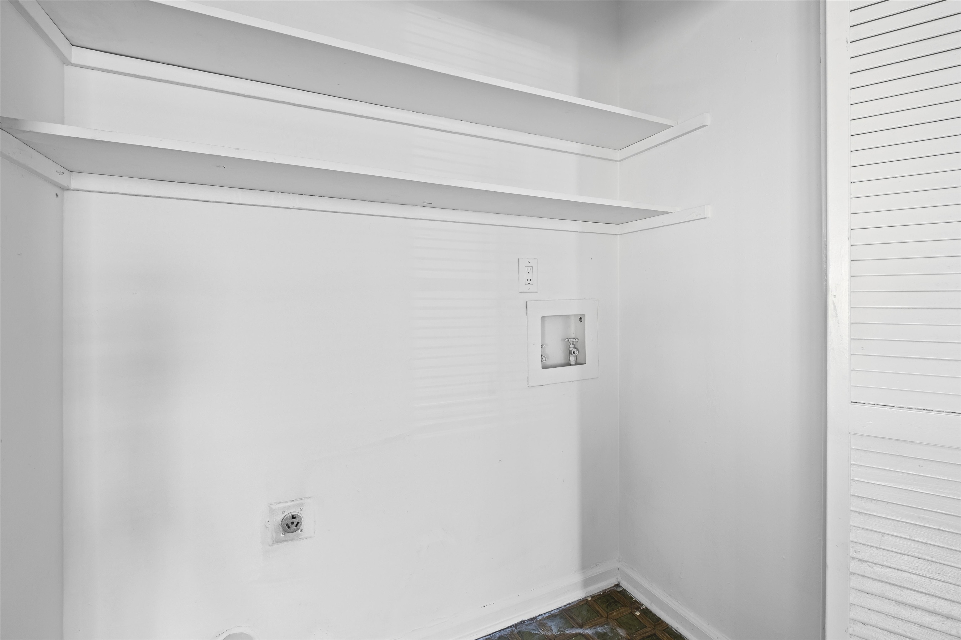 4982 Holly Ridge Drive Memphis, TN 38118 - Photo 21 of 26 a small space with a window
