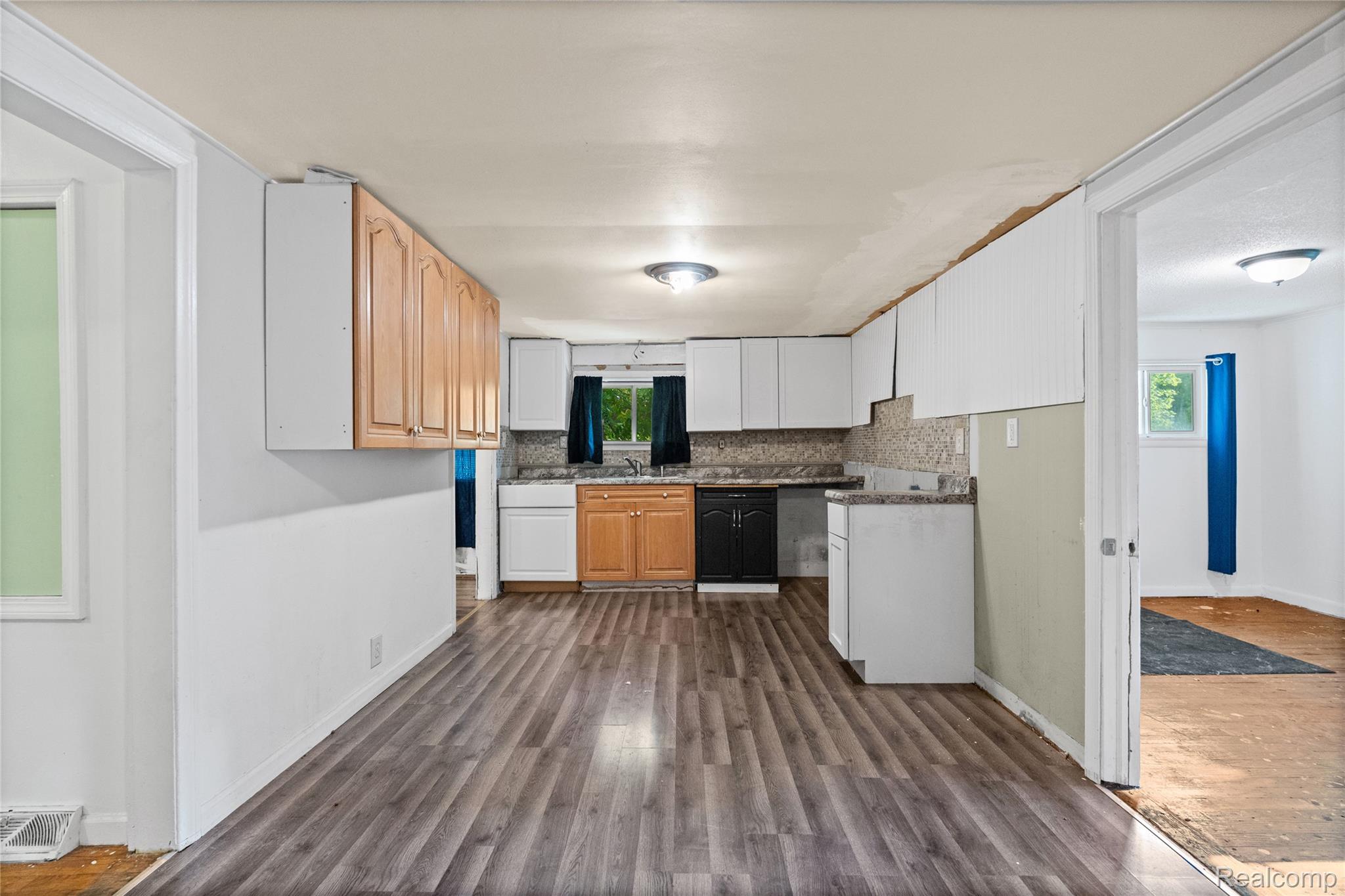 4080 North Jennings Road Flint, MI 48504 - Photo 6 of 15 4080 N Jennings Rd 17.jpg