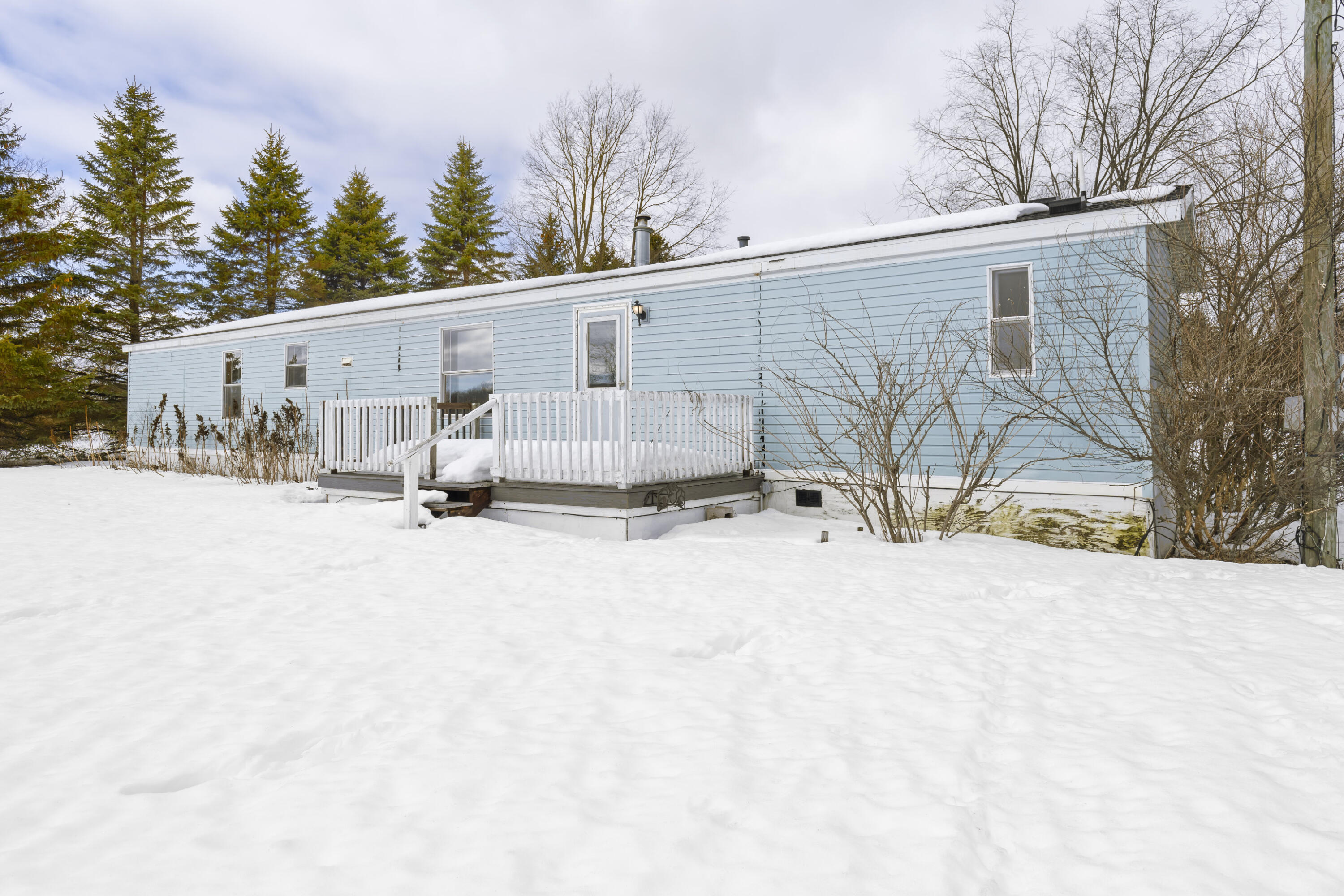 7695 Hoadley Road Benzonia, MI 49616 - Photo 1 of 25 0S5A1522