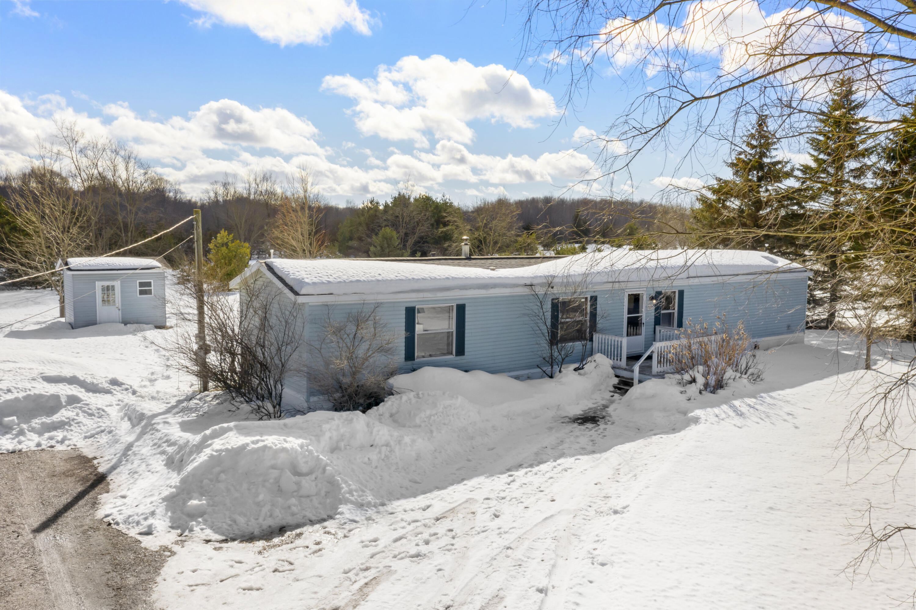 7695 Hoadley Road Benzonia, MI 49616 - Photo 21 of 25 DJI_0419