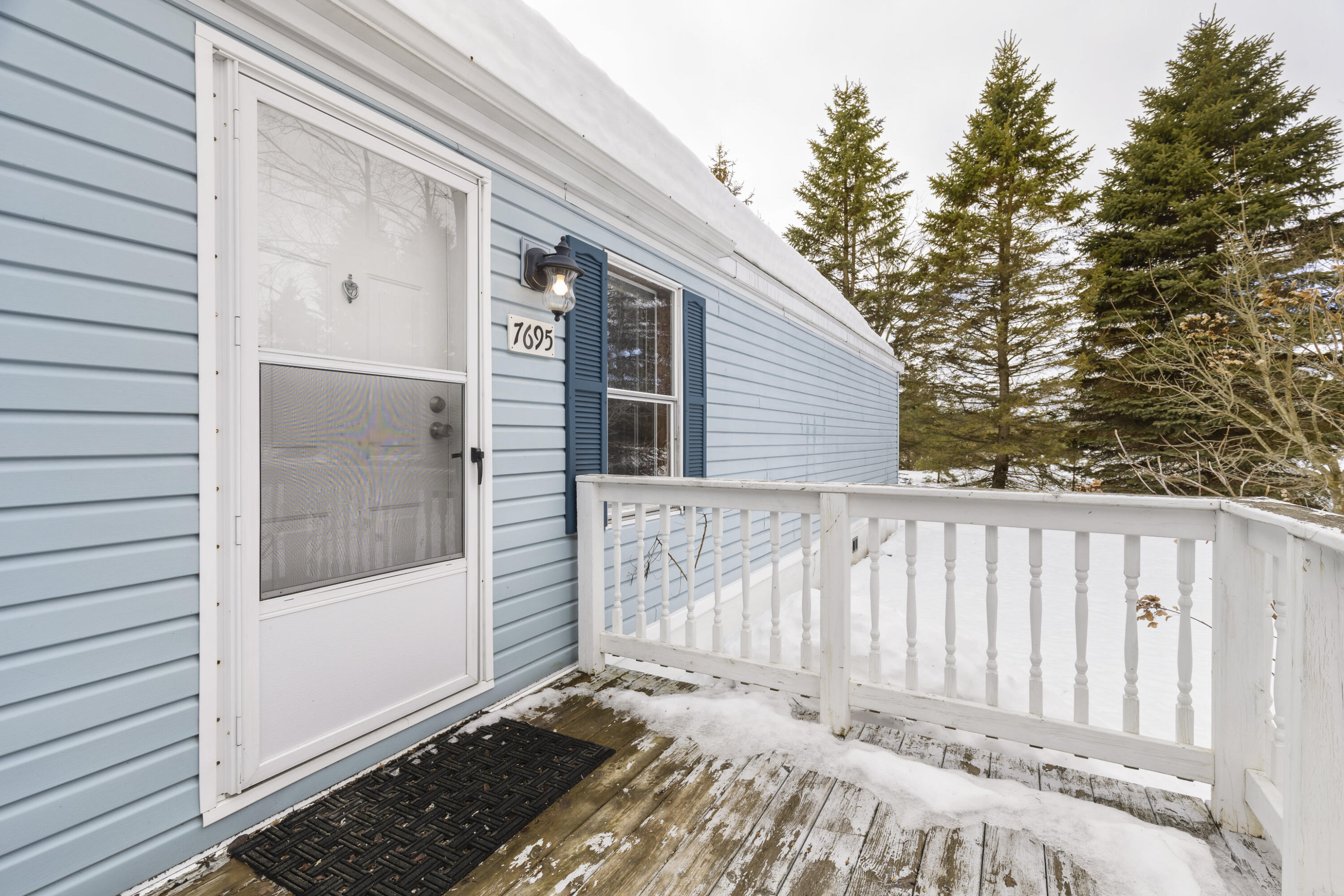 7695 Hoadley Road Benzonia, MI 49616 - Photo 6 of 25 0S5A1507