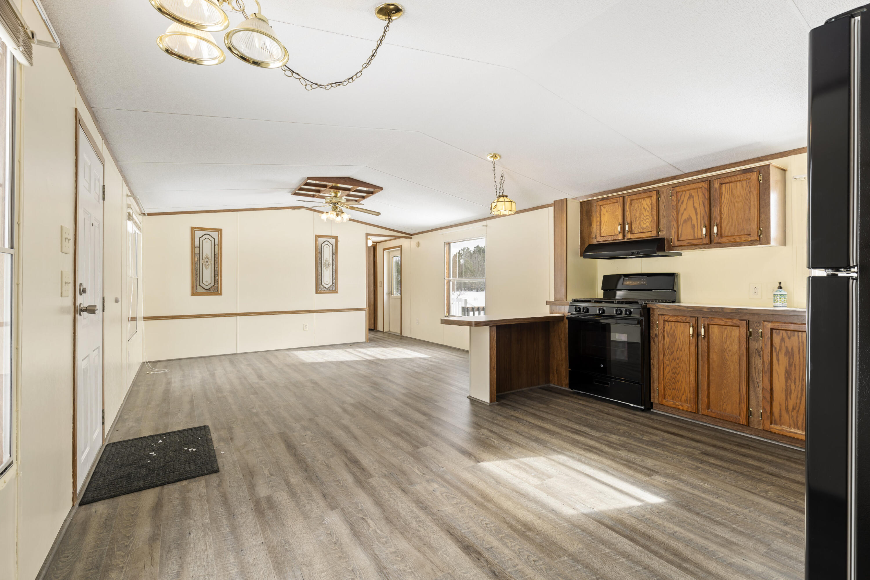 7695 Hoadley Road Benzonia, MI 49616 - Photo 9 of 25 0S5A1532