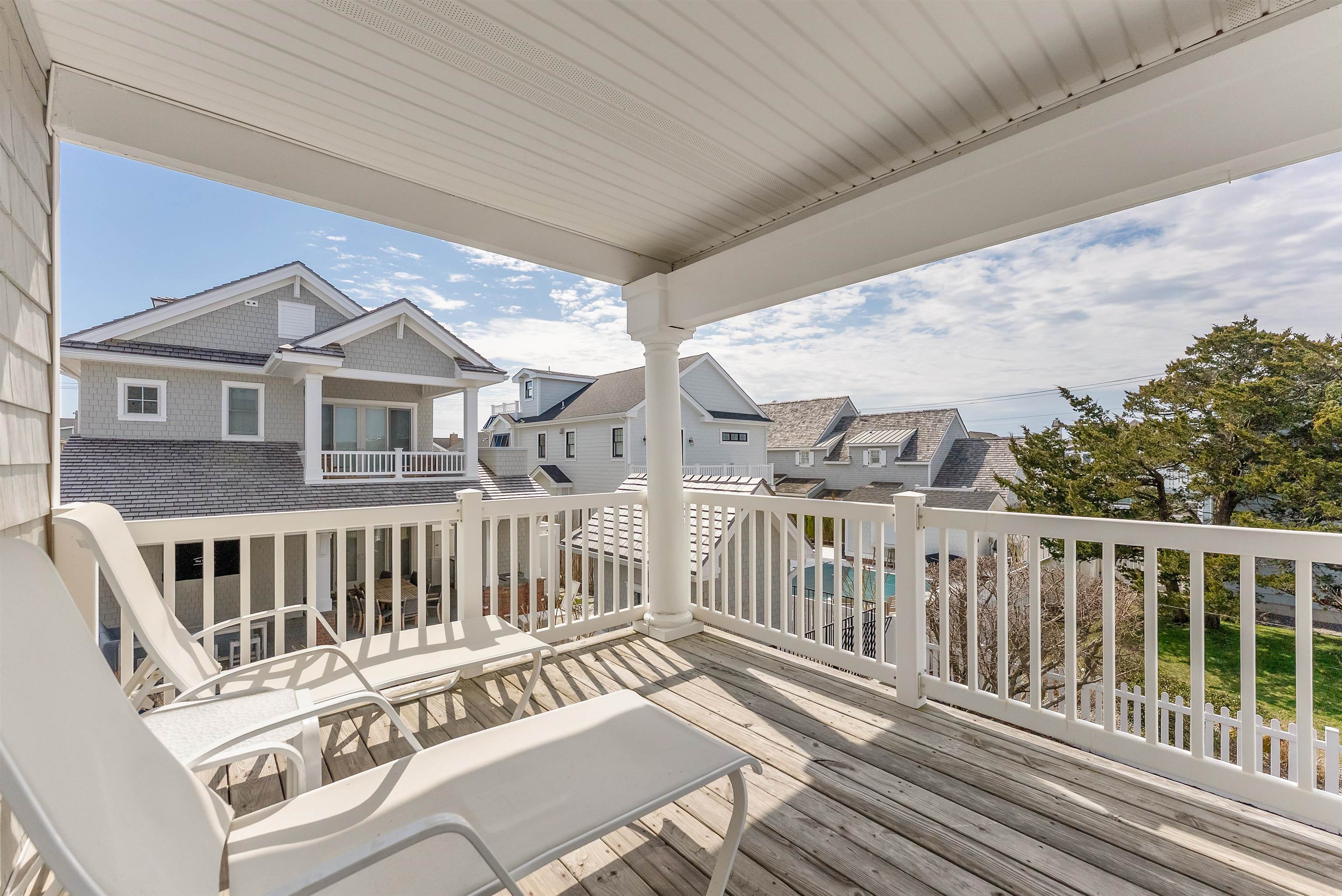 125 98th Street Stone Harbor, NJ 08247 - Photo 22 of 42 a view of a chair and table on the roof deck