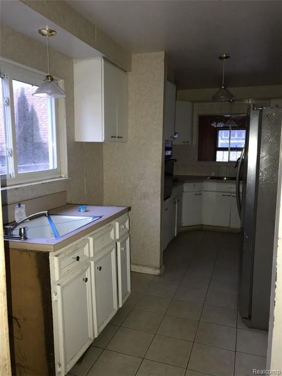 170 Cherokee Road Pontiac, MI 48341 - Photo 6 of 18