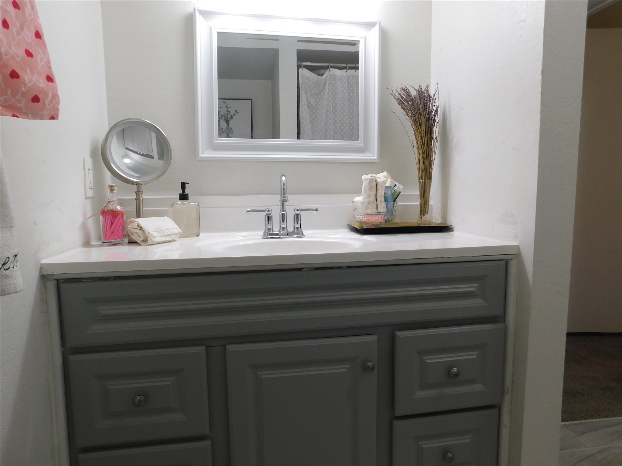 3131 Cummins Street, Unit 46 Houston, TX 77027 - Photo 5 of 8 a bathroom with a sink vanity and a mirror